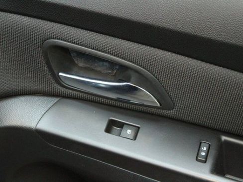 Used 2015 Chevrolet Cruze LT image 9