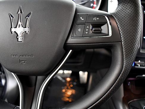 Used 2017 Maserati Levante S image 28