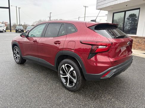 Used 2024 Chevrolet Trax RS w/ Sunroof Package image 6
