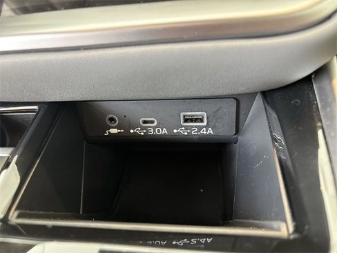 Used 2023 Subaru Outback Premium image 29