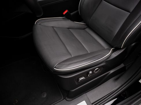 Used 2023 Cadillac Escalade ESV Premium Luxury w/ LPO, Floor Liner Package AWD/4WD image 63