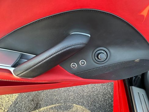 Used 2016 Ferrari California T image 13