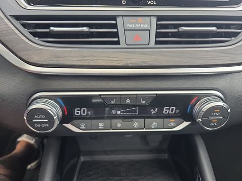 Used 2025 Nissan Altima 2.5 SL FWD image 25