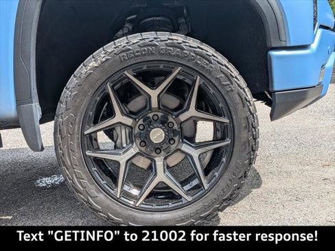 Used 2023 GMC Sierra 1500 AT4 w/ Technology Package AWD/4WD image 12