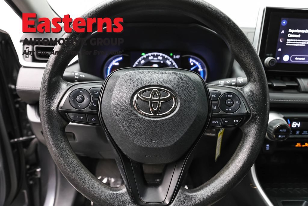 Used 2023 Toyota RAV4 LE AWD/4WD image 11