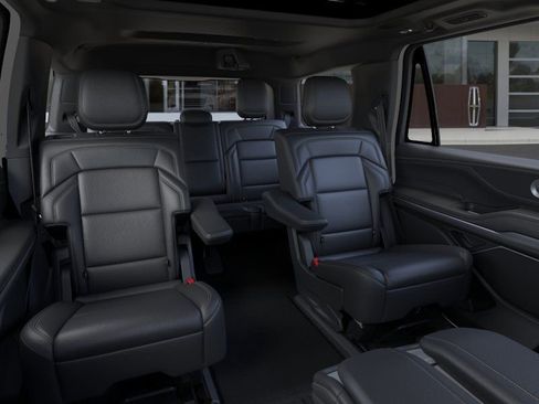 New 2025 Lincoln Navigator Reserve w/ Jet Appearance Package AWD/4WD image 11