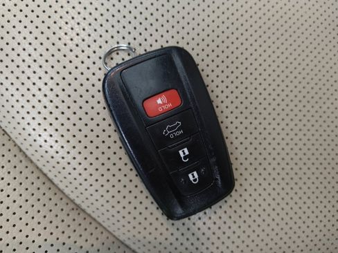 Used 2020 Toyota Highlander Limited image 32