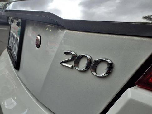Used 2012 Chrysler 200 Touring FWD image 7