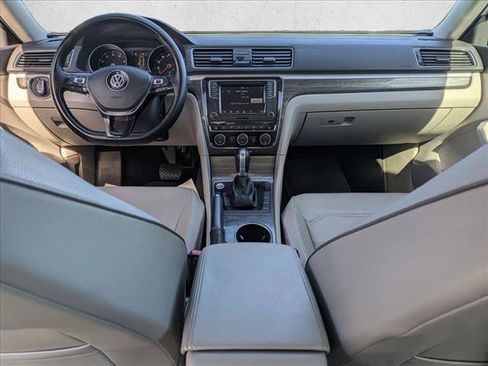 Used 2018 Volkswagen Passat 2.0T SE image 14