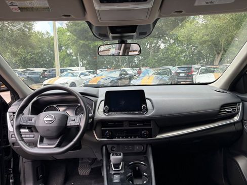 Used 2025 Nissan Rogue SV FWD image 34