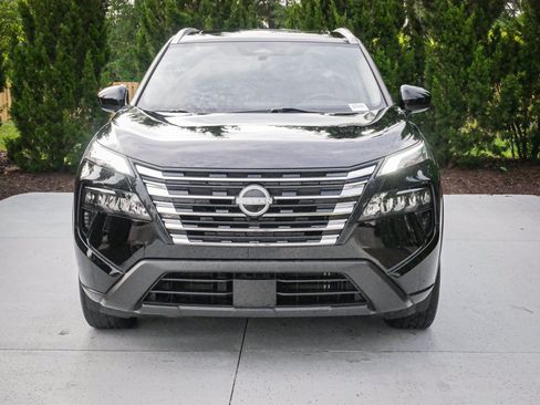 Used 2024 Nissan Rogue SV w/ SV Premium Package FWD image 3