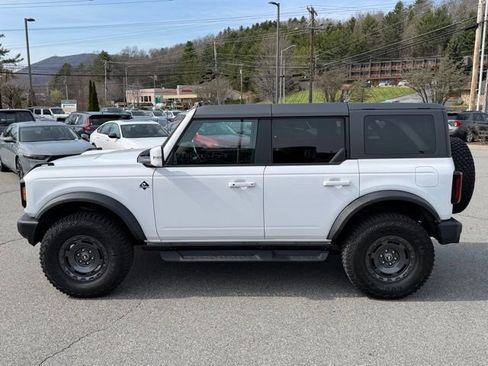 Used 2024 Ford Bronco Outer Banks image 8