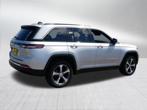 Used 2025 Jeep Grand Cherokee Limited w/ Trailer Tow Package AWD/4WD image 7