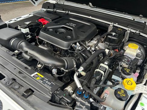 Used 2020 Jeep Wrangler Unlimited Sahara image 31