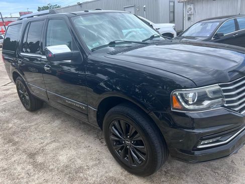 Used 2015 Lincoln Navigator 2WD image 3
