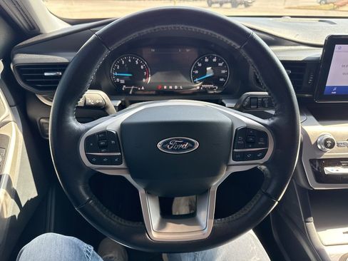 Used 2021 Ford Explorer XLT image 9