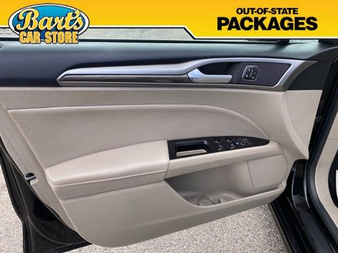 Used 2017 Ford Fusion SE w/ Fusion SE Technology Package image 24