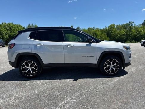 Used 2024 Jeep Compass Limited AWD/4WD image 9