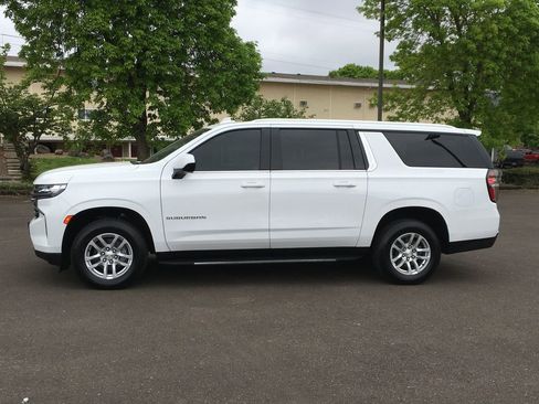 Used 2021 Chevrolet Suburban LT AWD/4WD image 3