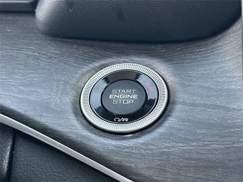 Used 2023 Jeep Grand Cherokee Limited image 9