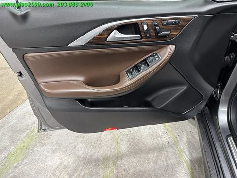 Used 2017 INFINITI QX30 Premium w/ Navigation Package image 25