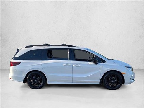 Used 2024 Honda Odyssey Sport image 4