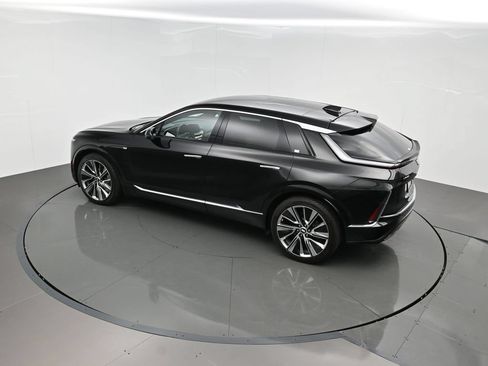 Used 2026 Cadillac Lyriq Signature Luxury AWD/4WD image 38