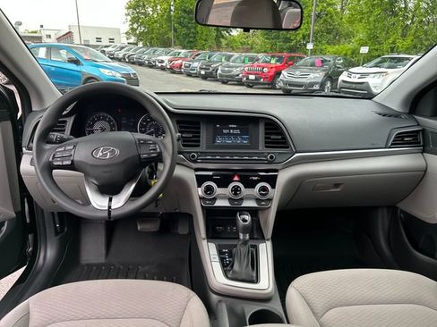 Used 2019 Hyundai Elantra SE FWD image 13
