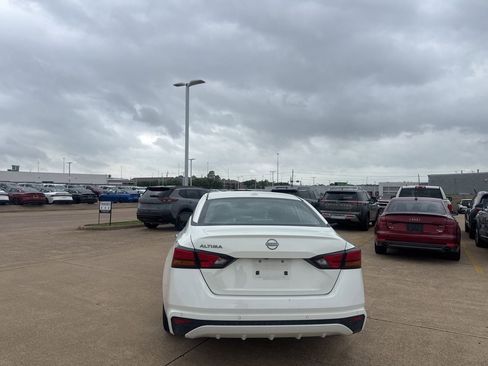 Certified 2025 Nissan Altima 2.5 SV image 18