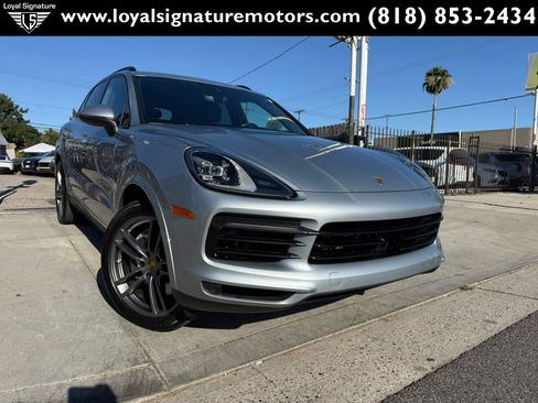 Used 2021 Porsche Cayenne AWD/4WD image 1