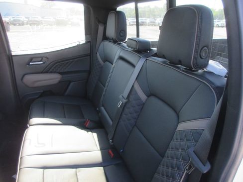 New 2026 GMC Canyon Denali AWD/4WD image 13