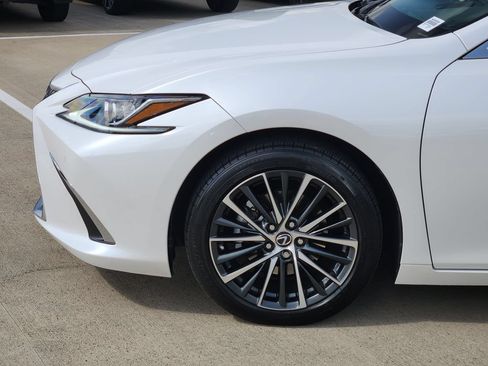 Used 2024 Lexus ES 350 w/ Premium Package FWD image 8