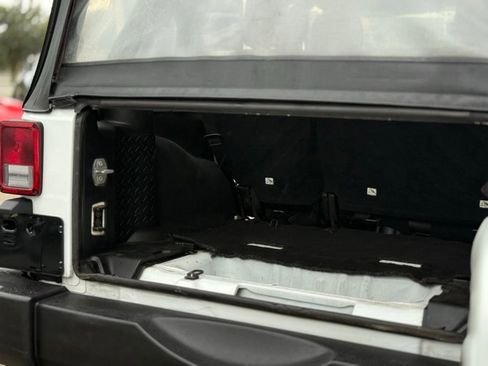 Used 2016 Jeep Wrangler Unlimited Sport w/ Connectivity Group image 27