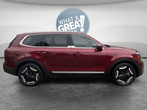 Used 2023 Kia Telluride EX w/ EX Captain's Chair Package AWD/4WD image 2