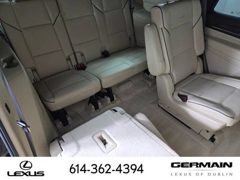 Used 2023 Cadillac Escalade Premium Luxury AWD/4WD image 19