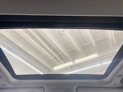 Used 2022 Jeep Cherokee Limited w/ Mopar Interior Package image 28