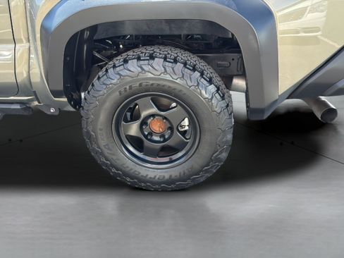 Used 2024 Toyota Tacoma TRD Sport w/ TRD Sport Premium Package RWD image 38