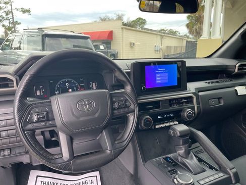 Used 2025 Toyota Tacoma SR image 13