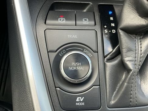 Used 2024 Toyota RAV4 SE w/ Convenience Package AWD/4WD image 25