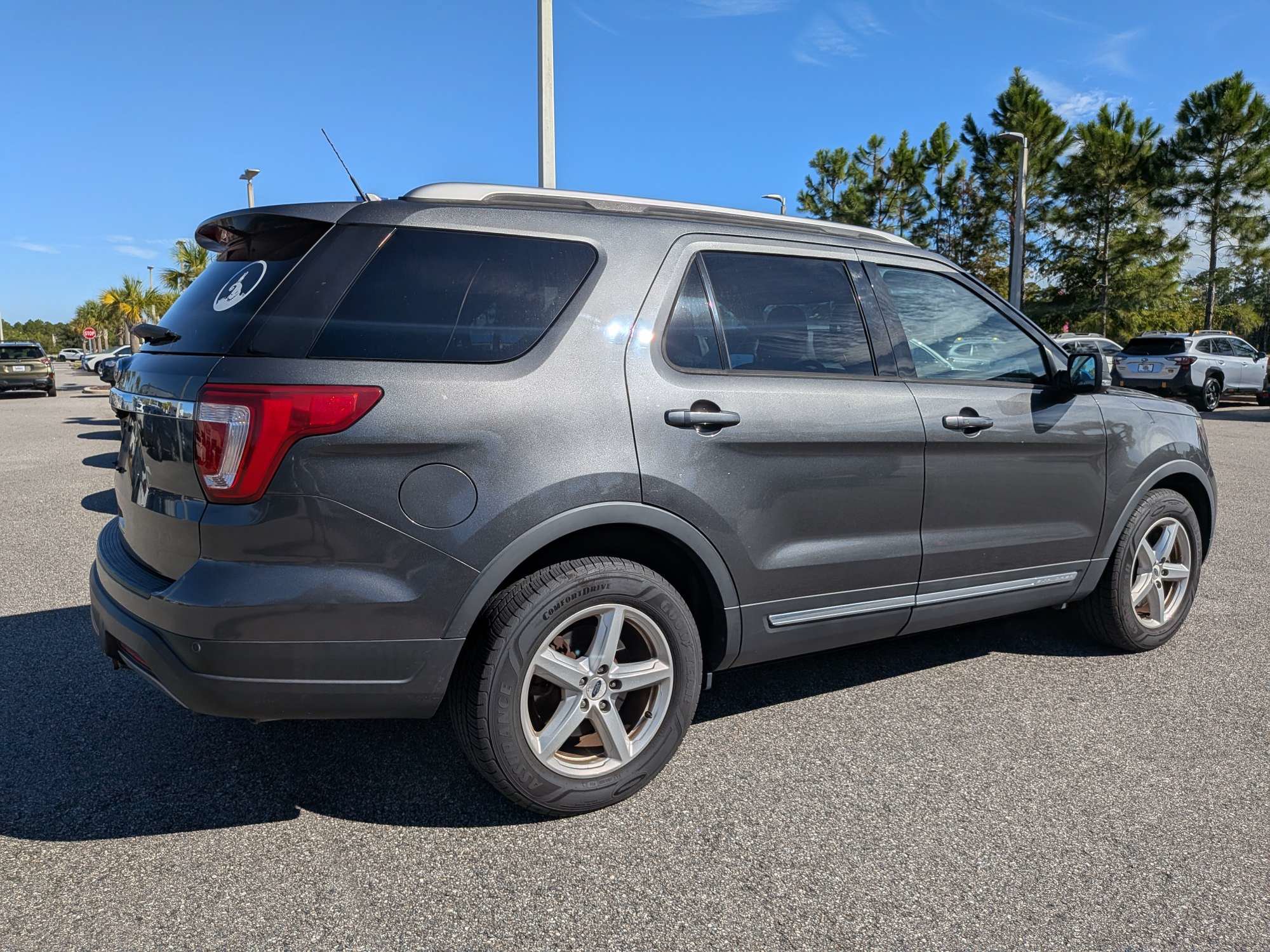 Used 2019 Ford Explorer XLT w/ Equipment Group 201A FWD image 4