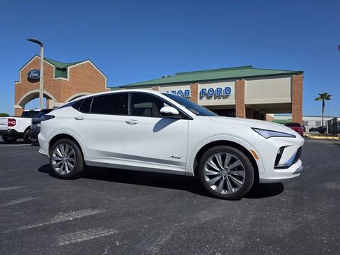 Used 2025 Buick Envista Avenir image 2