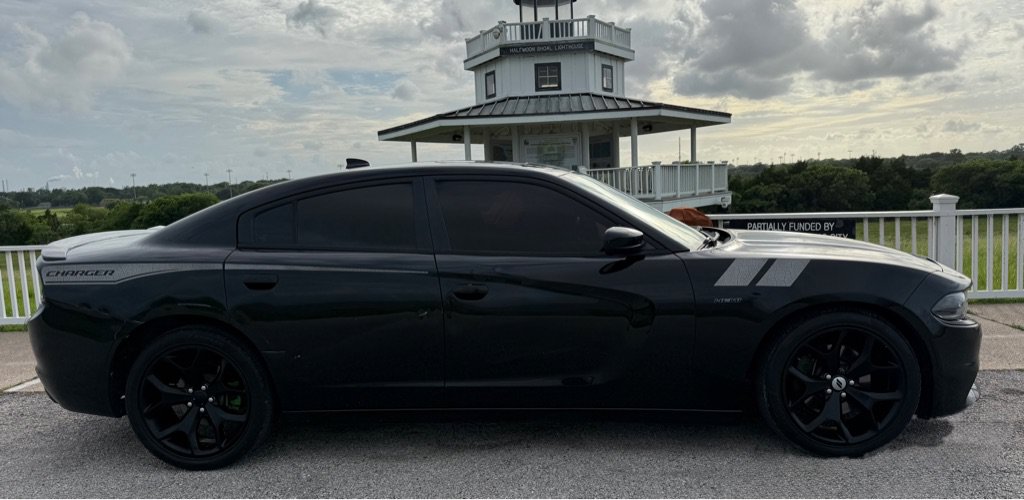 Used 2017 Dodge Charger R/T w/ Plus Group RWD image 4