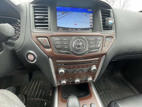 Used 2019 Nissan Pathfinder Platinum image 44