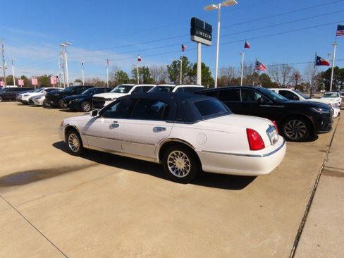 Used 2000 Lincoln Town Car Signature image 13