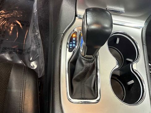 Used 2018 Jeep Grand Cherokee Altitude image 22