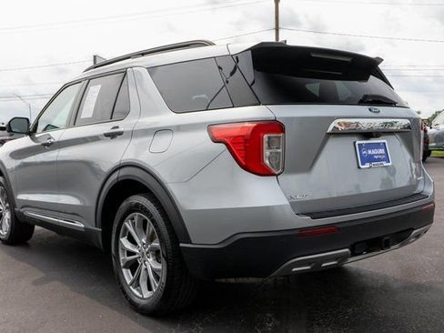 Used 2023 Ford Explorer XLT w/ Equipment Group 202A AWD/4WD image 8