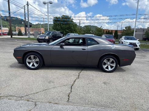 Used 2019 Dodge Challenger SXT RWD image 2