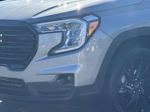 Used 2024 GMC Terrain SLT w/ Elevation Edition image 6