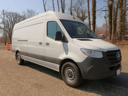 Used 2025 Mercedes-Benz Sprinter 2500 image 7