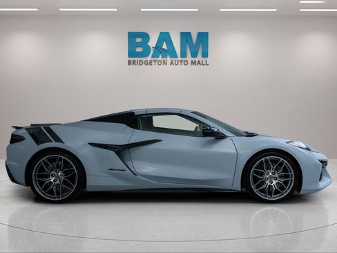 Used 2024 Chevrolet Corvette Z06 RWD image 8